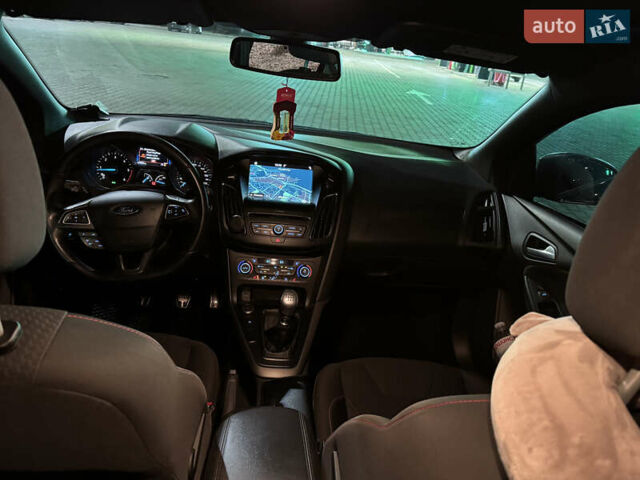 Серый Форд Фокус, объемом двигателя 1.5 л и пробегом 280 тыс. км за 12000 $, фото 5 на Automoto.ua