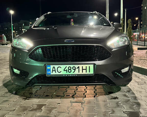 Серый Форд Фокус, объемом двигателя 1.5 л и пробегом 280 тыс. км за 12000 $, фото 9 на Automoto.ua