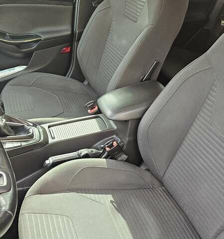 Серый Форд Фокус, объемом двигателя 1.5 л и пробегом 230 тыс. км за 12000 $, фото 18 на Automoto.ua