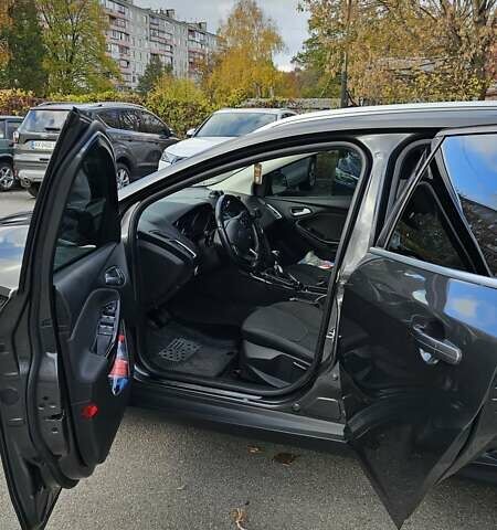 Серый Форд Фокус, объемом двигателя 1.5 л и пробегом 238 тыс. км за 10800 $, фото 7 на Automoto.ua