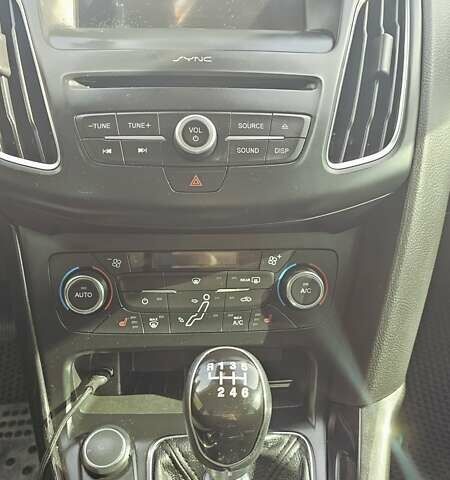 Серый Форд Фокус, объемом двигателя 1.5 л и пробегом 238 тыс. км за 10800 $, фото 14 на Automoto.ua