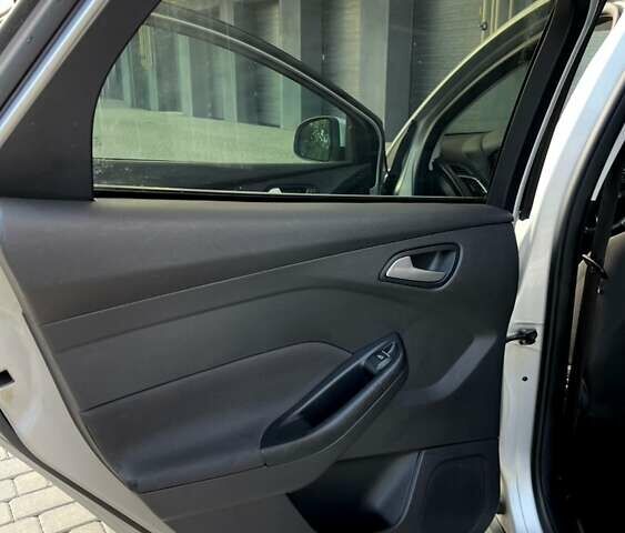 Сірий Форд Фокус, об'ємом двигуна 1.5 л та пробігом 126 тис. км за 12800 $, фото 19 на Automoto.ua