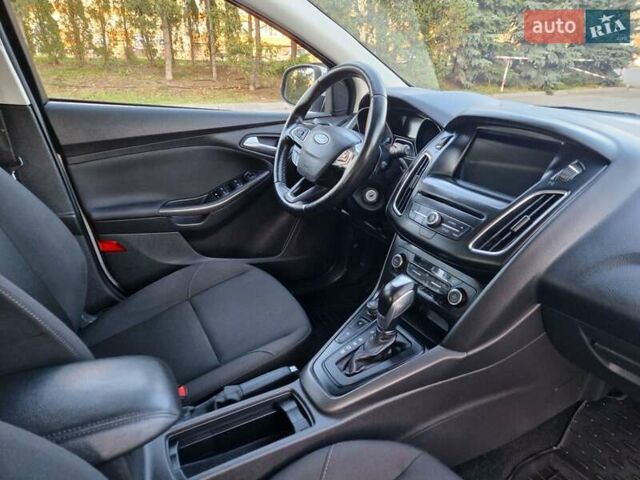 Серый Форд Фокус, объемом двигателя 1.5 л и пробегом 187 тыс. км за 9900 $, фото 11 на Automoto.ua