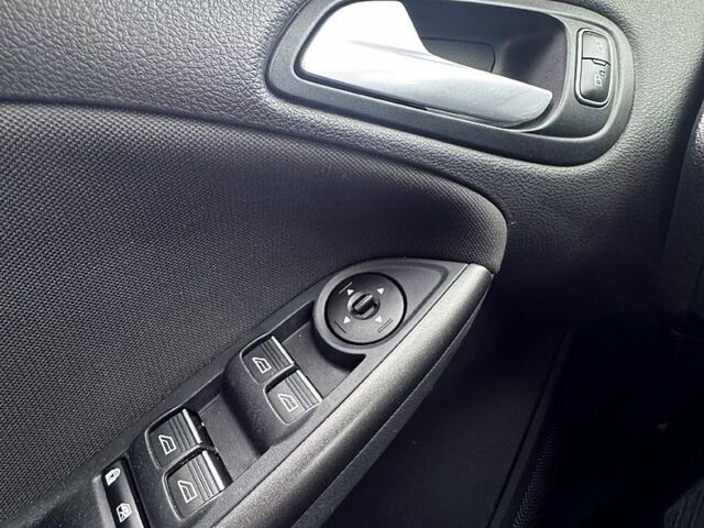 Сірий Форд Фокус, об'ємом двигуна 1.5 л та пробігом 228 тис. км за 10300 $, фото 10 на Automoto.ua