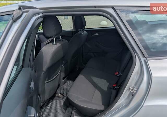 Серый Форд Фокус, объемом двигателя 1.5 л и пробегом 303 тыс. км за 9200 $, фото 14 на Automoto.ua