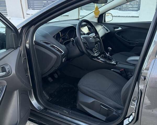 Серый Форд Фокус, объемом двигателя 2 л и пробегом 285 тыс. км за 8850 $, фото 8 на Automoto.ua