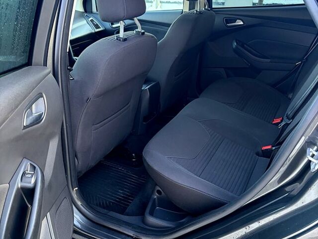 Сірий Форд Фокус, об'ємом двигуна 2 л та пробігом 285 тис. км за 8850 $, фото 5 на Automoto.ua