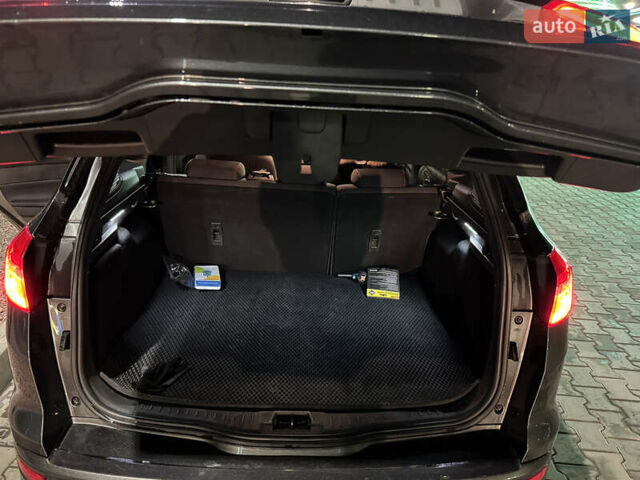 Серый Форд Фокус, объемом двигателя 1.5 л и пробегом 280 тыс. км за 12000 $, фото 6 на Automoto.ua