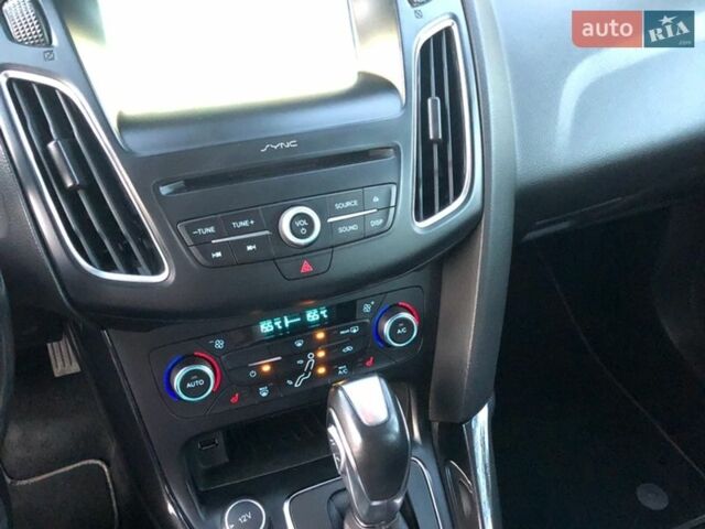 Серый Форд Фокус, объемом двигателя 1.5 л и пробегом 297 тыс. км за 8700 $, фото 10 на Automoto.ua