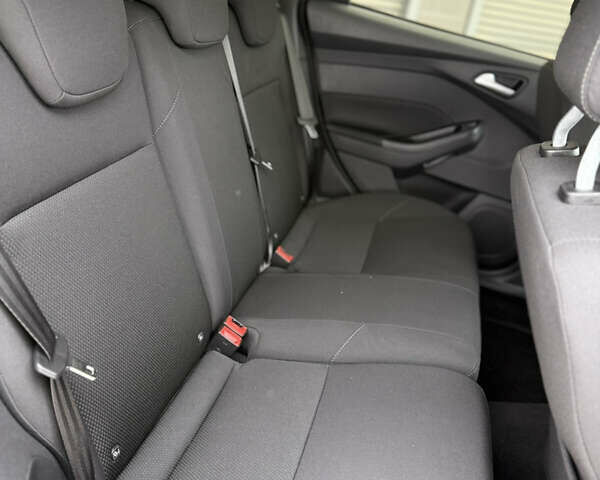 Серый Форд Фокус, объемом двигателя 1 л и пробегом 130 тыс. км за 10800 $, фото 15 на Automoto.ua