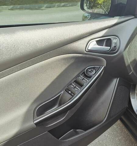 Серый Форд Фокус, объемом двигателя 1.5 л и пробегом 238 тыс. км за 10800 $, фото 10 на Automoto.ua