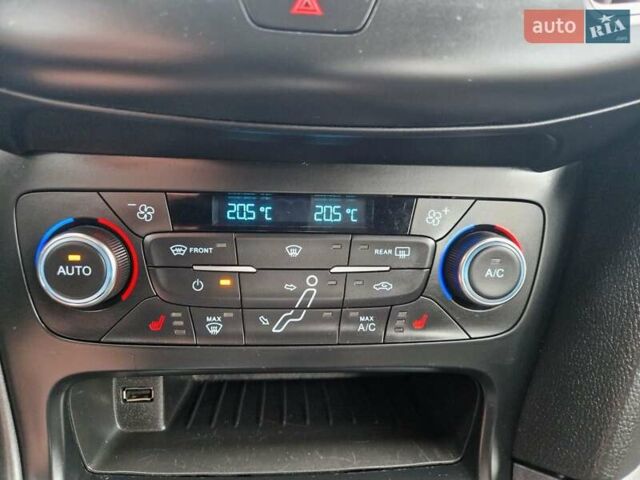 Серый Форд Фокус, объемом двигателя 1.5 л и пробегом 187 тыс. км за 9900 $, фото 43 на Automoto.ua