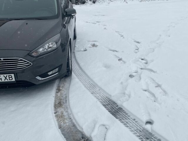 Серый Форд Фокус, объемом двигателя 1.5 л и пробегом 189 тыс. км за 11000 $, фото 3 на Automoto.ua