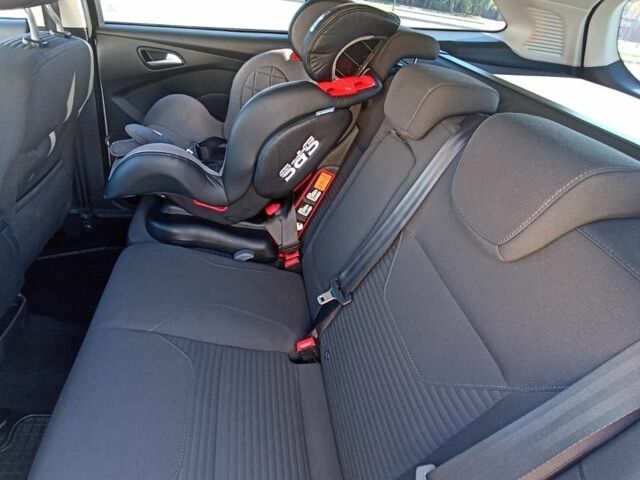 Серый Форд Фокус, объемом двигателя 1.5 л и пробегом 223 тыс. км за 10700 $, фото 20 на Automoto.ua