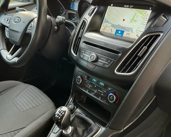Сірий Форд Фокус, об'ємом двигуна 1.5 л та пробігом 126 тис. км за 12800 $, фото 24 на Automoto.ua