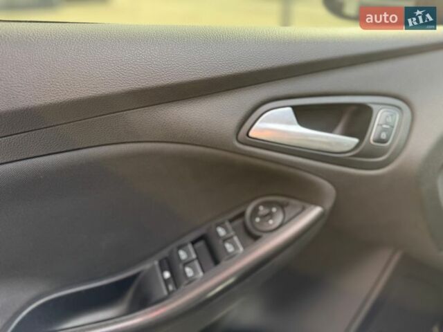 Сірий Форд Фокус, об'ємом двигуна 1 л та пробігом 130 тис. км за 9900 $, фото 23 на Automoto.ua