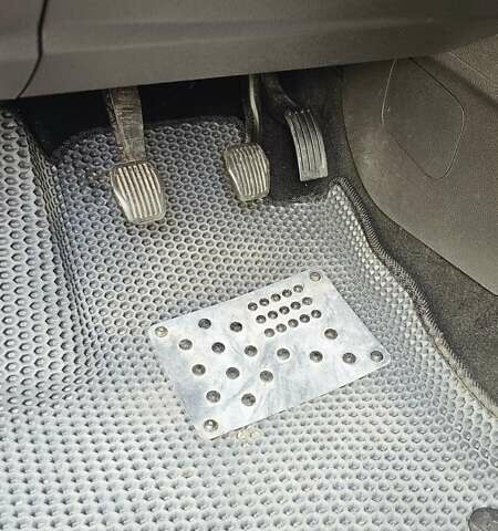 Серый Форд Фокус, объемом двигателя 1.5 л и пробегом 230 тыс. км за 12000 $, фото 21 на Automoto.ua