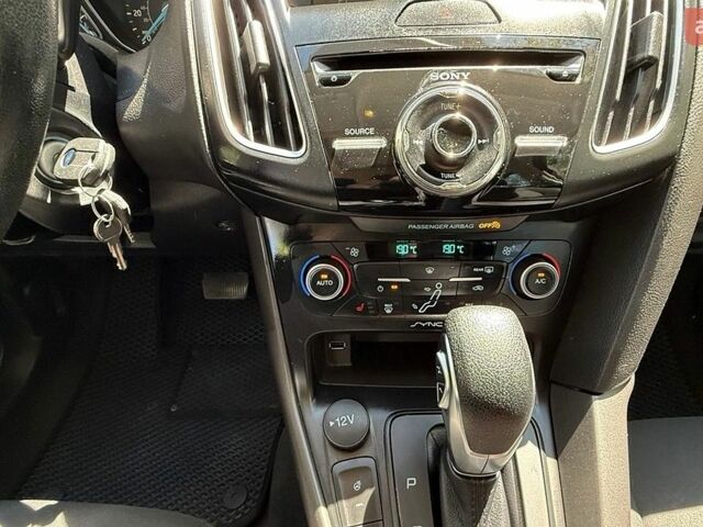 Сірий Форд Фокус, об'ємом двигуна 2 л та пробігом 52 тис. км за 9999 $, фото 13 на Automoto.ua
