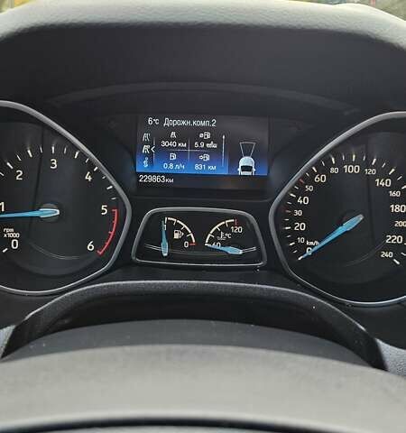 Серый Форд Фокус, объемом двигателя 1.5 л и пробегом 230 тыс. км за 12000 $, фото 13 на Automoto.ua