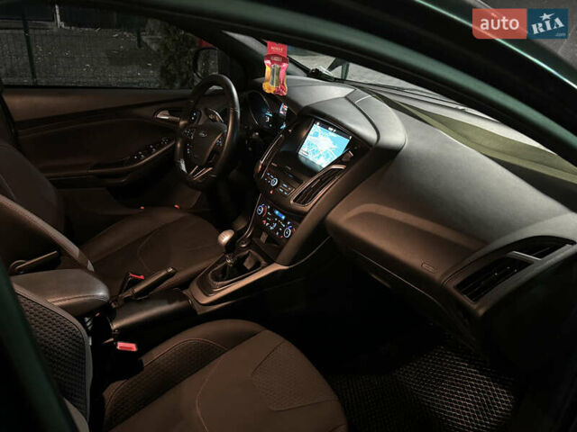 Серый Форд Фокус, объемом двигателя 1.5 л и пробегом 280 тыс. км за 12000 $, фото 7 на Automoto.ua