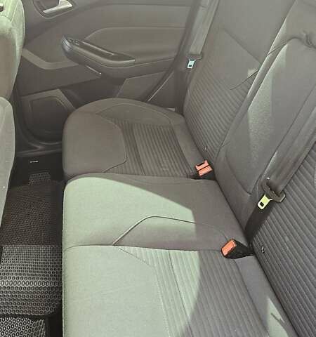 Серый Форд Фокус, объемом двигателя 1.5 л и пробегом 230 тыс. км за 12000 $, фото 20 на Automoto.ua