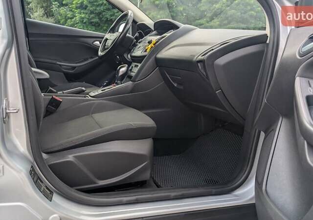 Серый Форд Фокус, объемом двигателя 1.5 л и пробегом 303 тыс. км за 9200 $, фото 12 на Automoto.ua