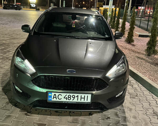 Серый Форд Фокус, объемом двигателя 1.5 л и пробегом 280 тыс. км за 12000 $, фото 4 на Automoto.ua