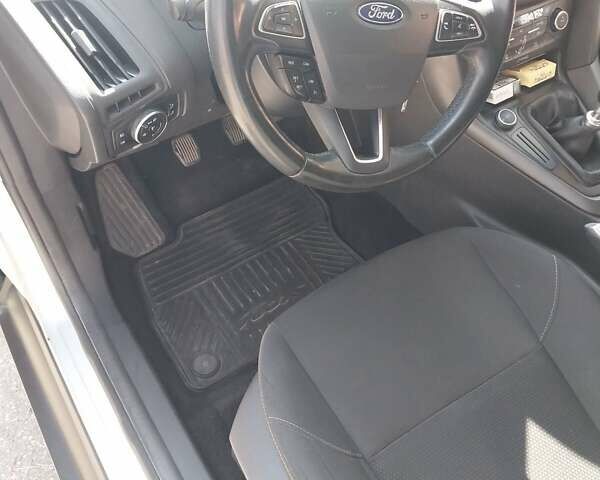 Серый Форд Фокус, объемом двигателя 1.5 л и пробегом 170 тыс. км за 12800 $, фото 1 на Automoto.ua