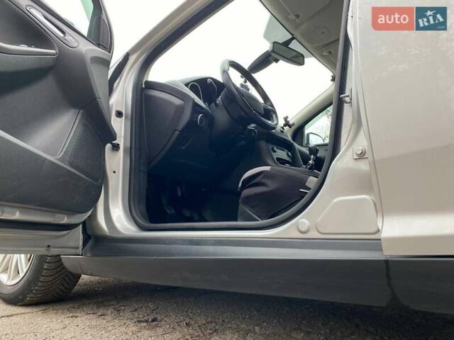 Серый Форд Фокус, объемом двигателя 1.5 л и пробегом 195 тыс. км за 9700 $, фото 23 на Automoto.ua