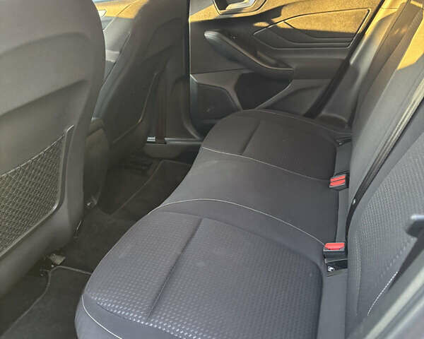 Серый Форд Фокус, объемом двигателя 1.5 л и пробегом 179 тыс. км за 11800 $, фото 5 на Automoto.ua