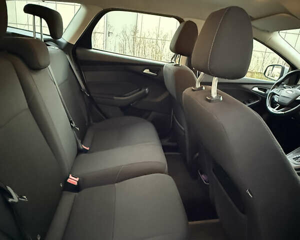 Сірий Форд Фокус, об'ємом двигуна 1.5 л та пробігом 193 тис. км за 10600 $, фото 20 на Automoto.ua