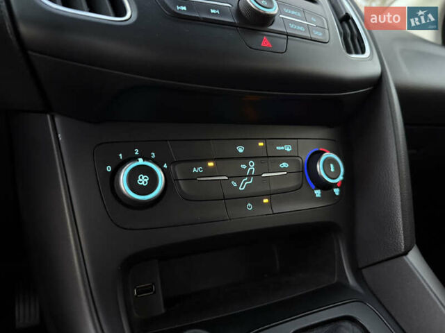 Сірий Форд Фокус, об'ємом двигуна 1.5 л та пробігом 193 тис. км за 10600 $, фото 23 на Automoto.ua