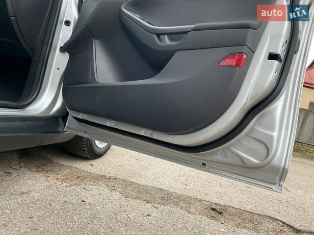 Серый Форд Фокус, объемом двигателя 1.5 л и пробегом 195 тыс. км за 9700 $, фото 38 на Automoto.ua