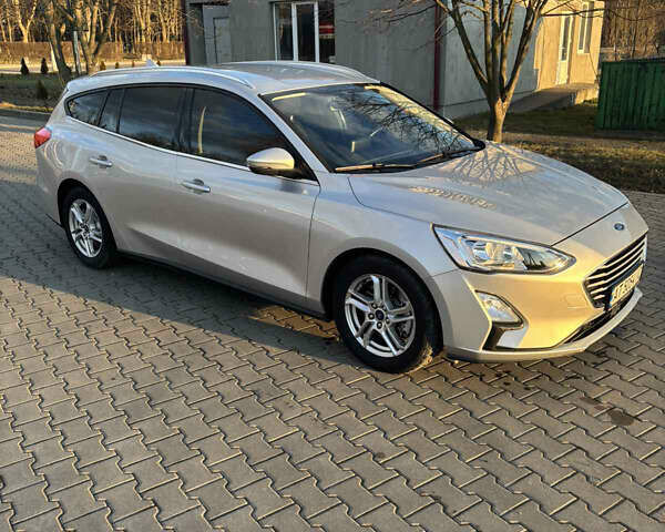 Серый Форд Фокус, объемом двигателя 1.5 л и пробегом 179 тыс. км за 11800 $, фото 2 на Automoto.ua
