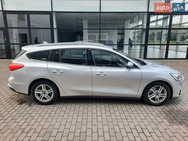 Серый Форд Фокус, объемом двигателя 1.5 л и пробегом 176 тыс. км за 13499 $, фото 2 на Automoto.ua