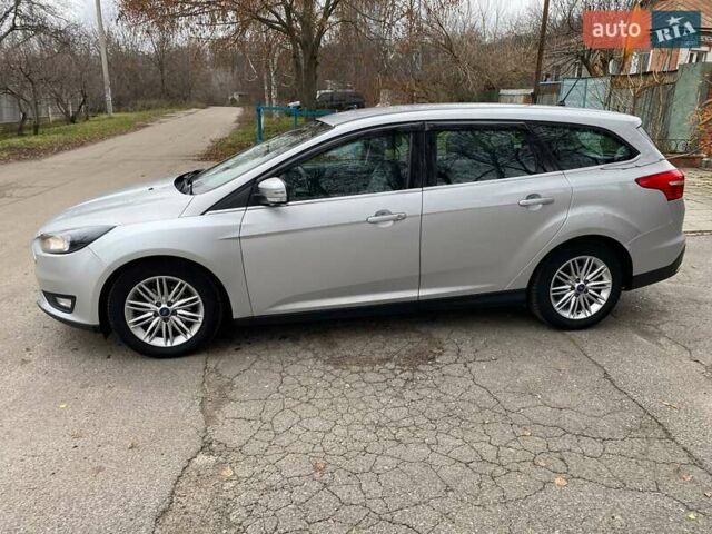 Серый Форд Фокус, объемом двигателя 1.5 л и пробегом 195 тыс. км за 9700 $, фото 6 на Automoto.ua