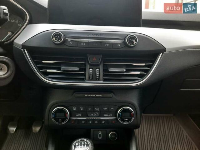 Серый Форд Фокус, объемом двигателя 1.5 л и пробегом 176 тыс. км за 13499 $, фото 14 на Automoto.ua