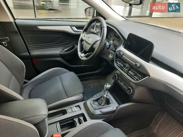 Серый Форд Фокус, объемом двигателя 1.5 л и пробегом 176 тыс. км за 13499 $, фото 18 на Automoto.ua