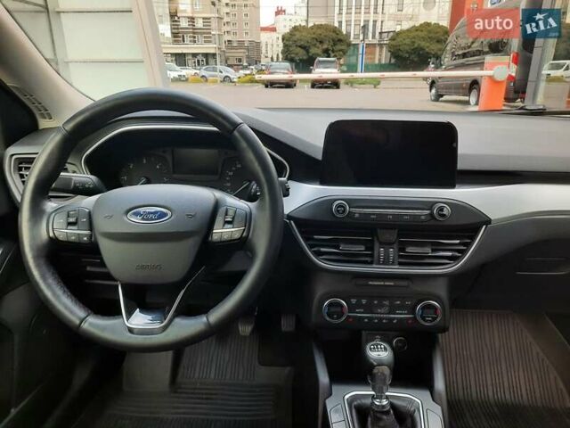 Серый Форд Фокус, объемом двигателя 1.5 л и пробегом 176 тыс. км за 13499 $, фото 13 на Automoto.ua