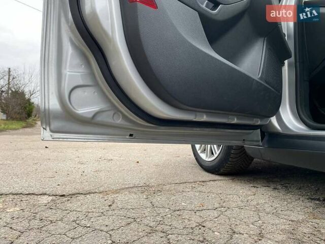 Серый Форд Фокус, объемом двигателя 1.5 л и пробегом 195 тыс. км за 9700 $, фото 21 на Automoto.ua