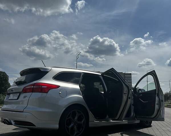 Серый Форд Фокус, объемом двигателя 2 л и пробегом 230 тыс. км за 12300 $, фото 1 на Automoto.ua