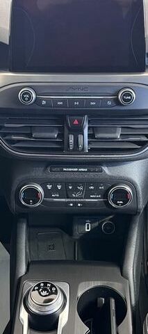 Серый Форд Фокус, объемом двигателя 1.5 л и пробегом 194 тыс. км за 14250 $, фото 17 на Automoto.ua