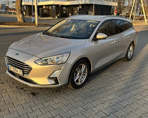 Серый Форд Фокус, объемом двигателя 1.5 л и пробегом 179 тыс. км за 11800 $, фото 1 на Automoto.ua