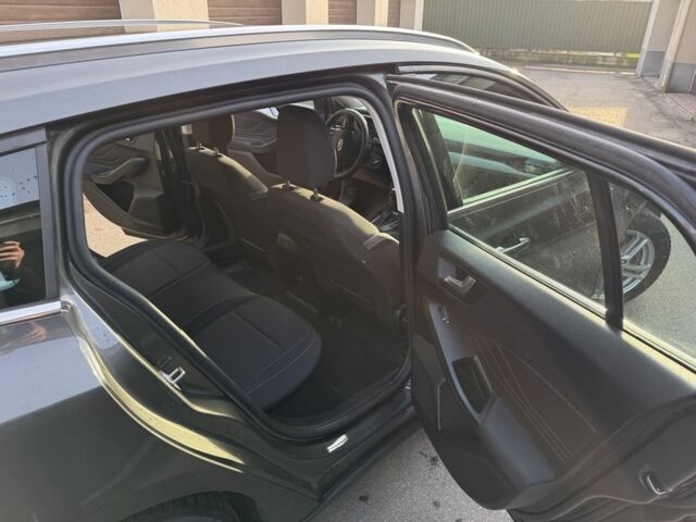 Серый Форд Фокус, объемом двигателя 1.5 л и пробегом 110 тыс. км за 14300 $, фото 12 на Automoto.ua