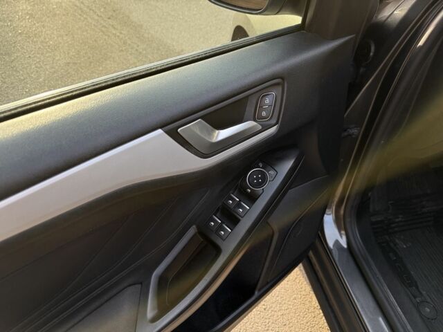 Серый Форд Фокус, объемом двигателя 1.5 л и пробегом 110 тыс. км за 14300 $, фото 14 на Automoto.ua