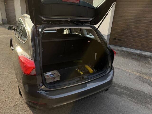 Серый Форд Фокус, объемом двигателя 1.5 л и пробегом 110 тыс. км за 14300 $, фото 9 на Automoto.ua