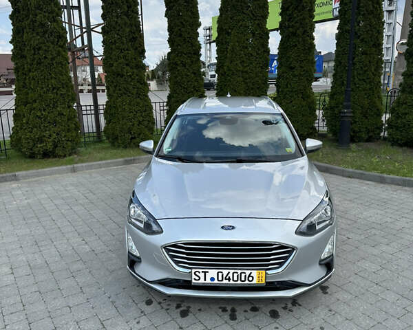 Серый Форд Фокус, объемом двигателя 1.5 л и пробегом 170 тыс. км за 12800 $, фото 3 на Automoto.ua