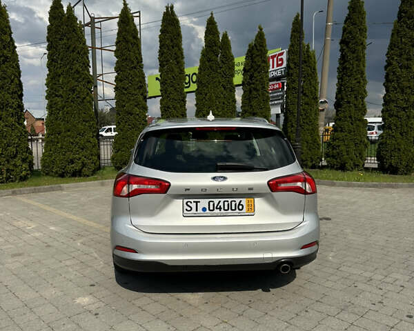 Серый Форд Фокус, объемом двигателя 1.5 л и пробегом 170 тыс. км за 12800 $, фото 8 на Automoto.ua