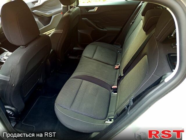 Серый Форд Фокус, объемом двигателя 1.5 л и пробегом 214 тыс. км за 13600 $, фото 5 на Automoto.ua