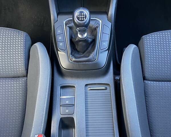 Серый Форд Фокус, объемом двигателя 1.5 л и пробегом 193 тыс. км за 12700 $, фото 33 на Automoto.ua